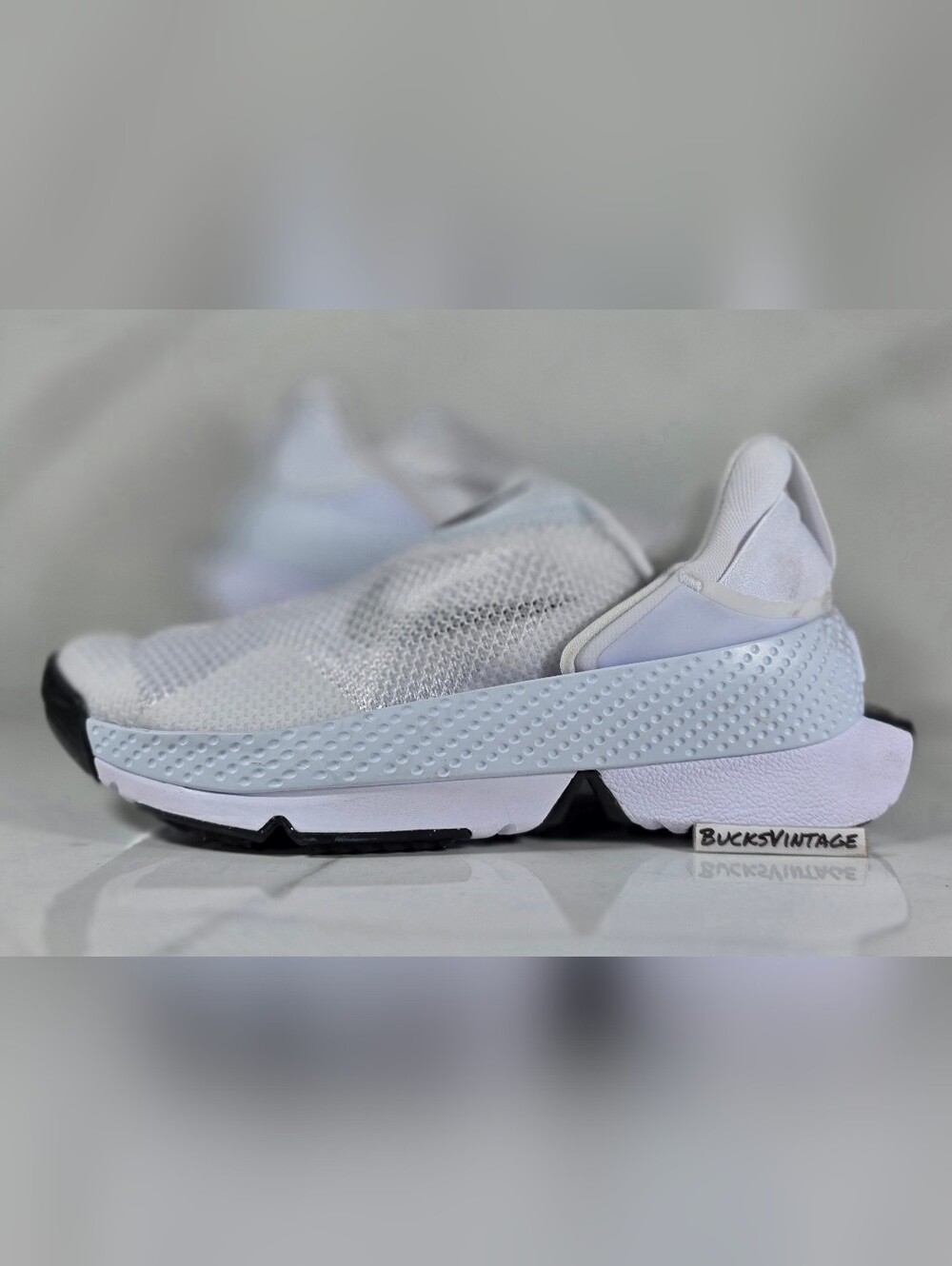 Nike Go FlyEase Womens Athletic Easy On/Off Shoes Sneakers Size 5.5 White Black